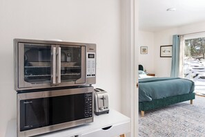 1 bedroom, desk, travel cot, free WiFi