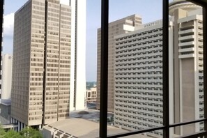 Interior - 1BR Condo w/City Views by Peachtree (Atlanta)