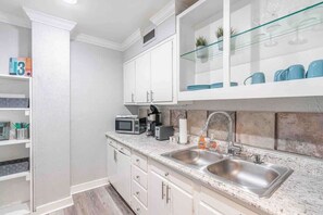 Fridge, microwave, oven, stovetop - 1BR Condo w/City Views by Peachtree (Atlanta)