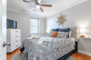 1 bedroom, iron/ironing board, travel cot, WiFi - 1BR Condo w/City Views by Peachtree (Atlanta)