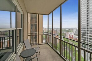 Property grounds - Sleek 19th-Floor Condo w/ Balcony Views (Atlanta)