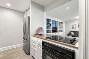 Fridge, microwave, oven, stovetop - Skyline Views | ATL 19th Flr Studio (Atlanta)