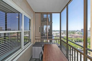 Dining - Central 1BR w/ Walkable Hotspots (Atlanta)