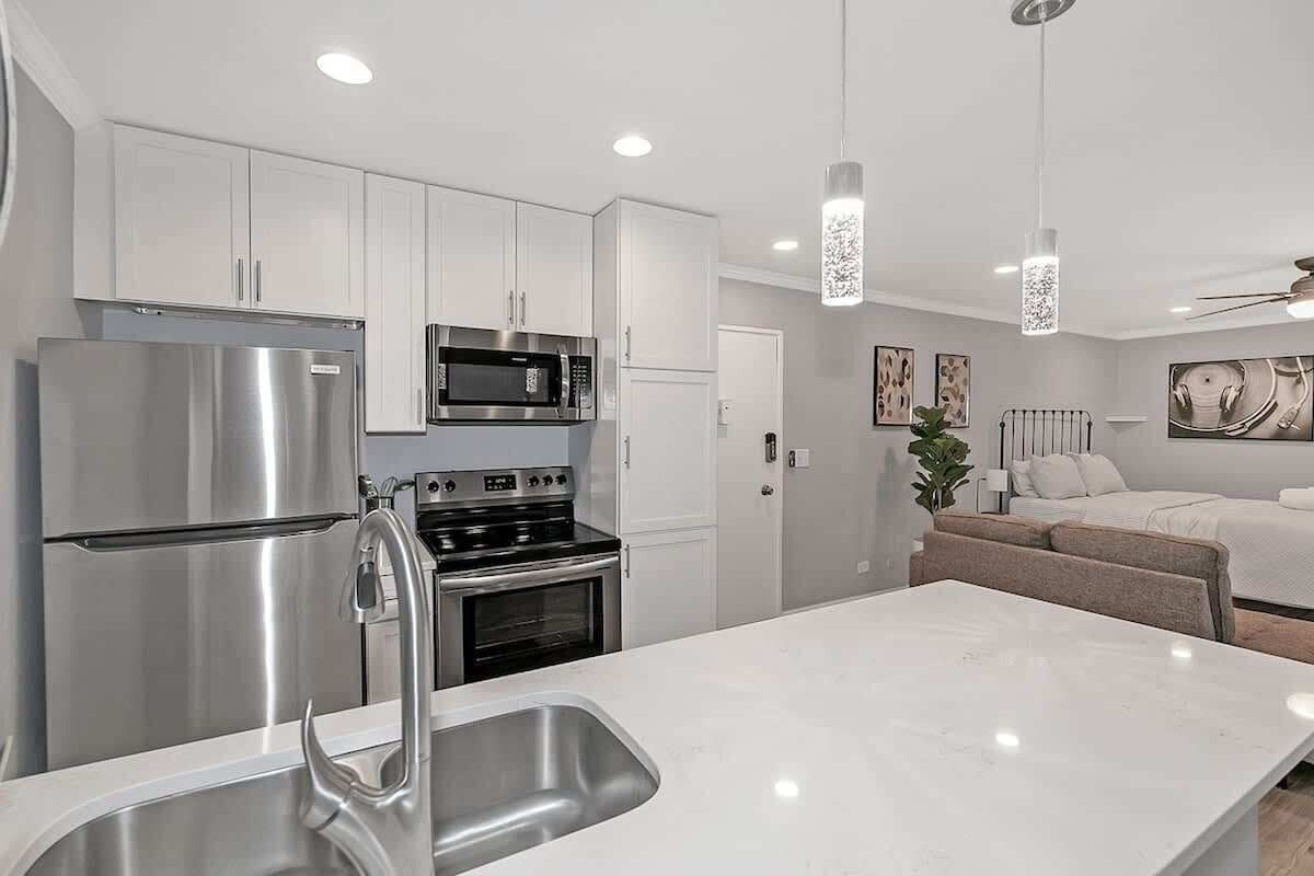 Fridge, oven, stovetop, dishwasher