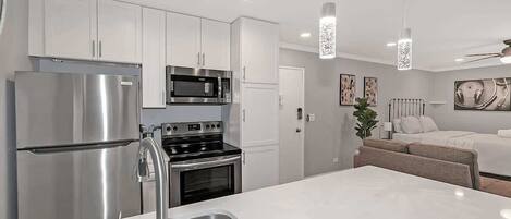 Fridge, oven, stovetop, dishwasher