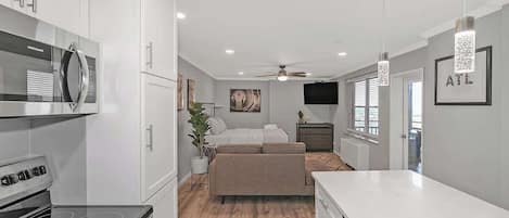 Fridge, oven, stovetop, dishwasher