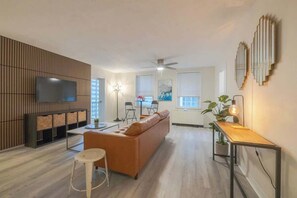 TV, offices - Bright Downtown Retreat w/ Full Kitchen (Atlanta)