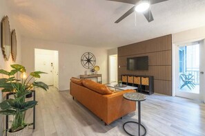 TV, offices - Bright Downtown Retreat w/ Full Kitchen (Atlanta)