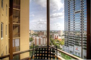 Interior - Cozy High-Rise Condo Near AmericasMart (Atlanta)