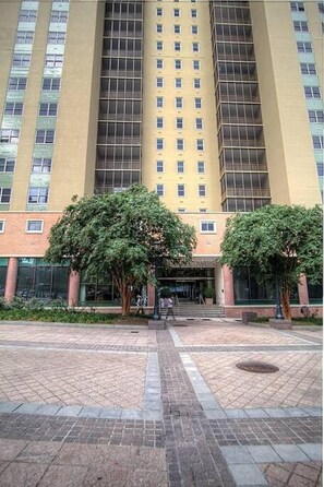 Exterior - Cozy High-Rise Condo Near AmericasMart (Atlanta)