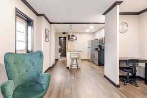 Interior - Prime ATL Location – Walk Everywhere (Atlanta)