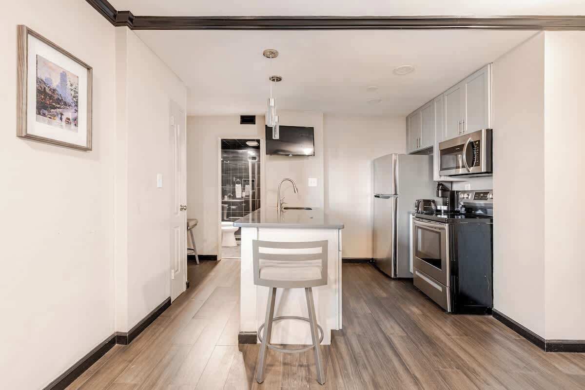 Fridge, oven, stovetop, dishwasher