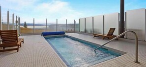 Alberca techada y alberca climatizada