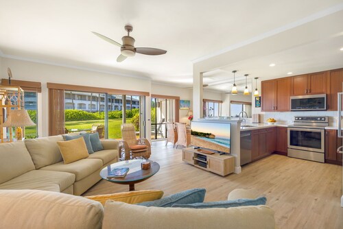 VERY SPECIAL  Renovated 1 Bdrm Condo - A/C - Oceanview, Athletic Club Access