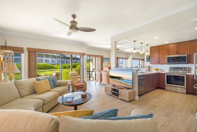 VERY SPECIAL  Renovated 1 Bdrm Condo - A/C - Oceanview, Athletic Club Access