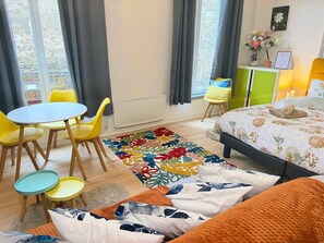1 habitación, tabla de planchar con plancha, wifi y ropa de cama 