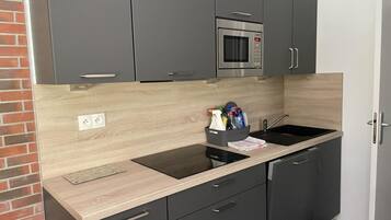 Refrigerador, microondas, horno, lavavajillas