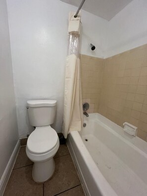 Artículos de tocador gratuitos, secador de pelo, toallas