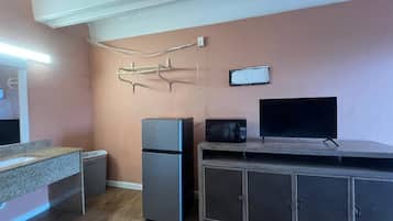 Room, 1 King Bed, Smoking | Iron/ironing board, free WiFi, bed sheets