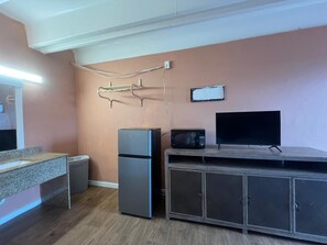 Room, 1 King Bed, Smoking | Iron/ironing board, free WiFi, bed sheets