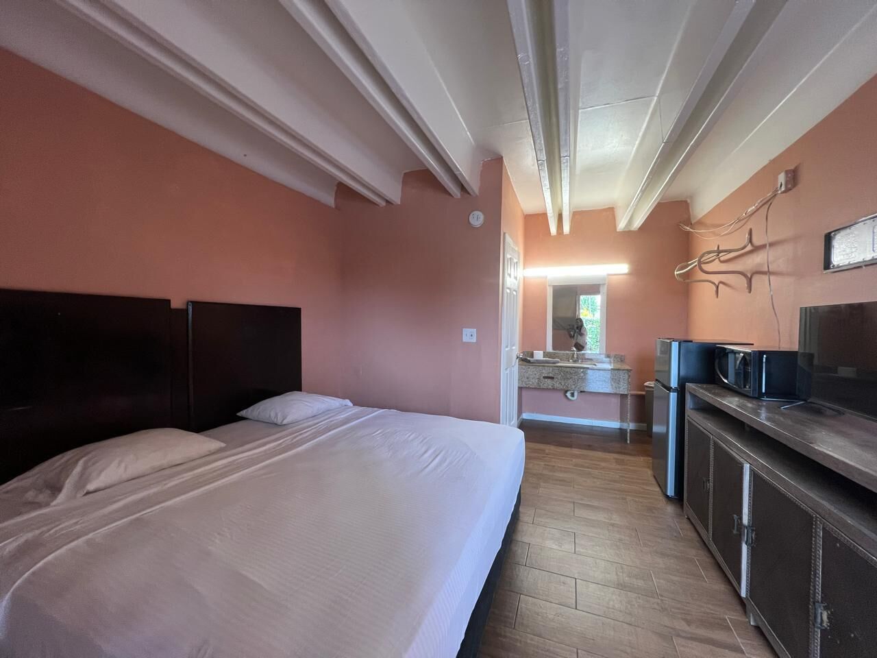 Kamer, 1 kingsize bed, roken | Een strijkplank/strijkijzer, gratis wifi, beddengoed