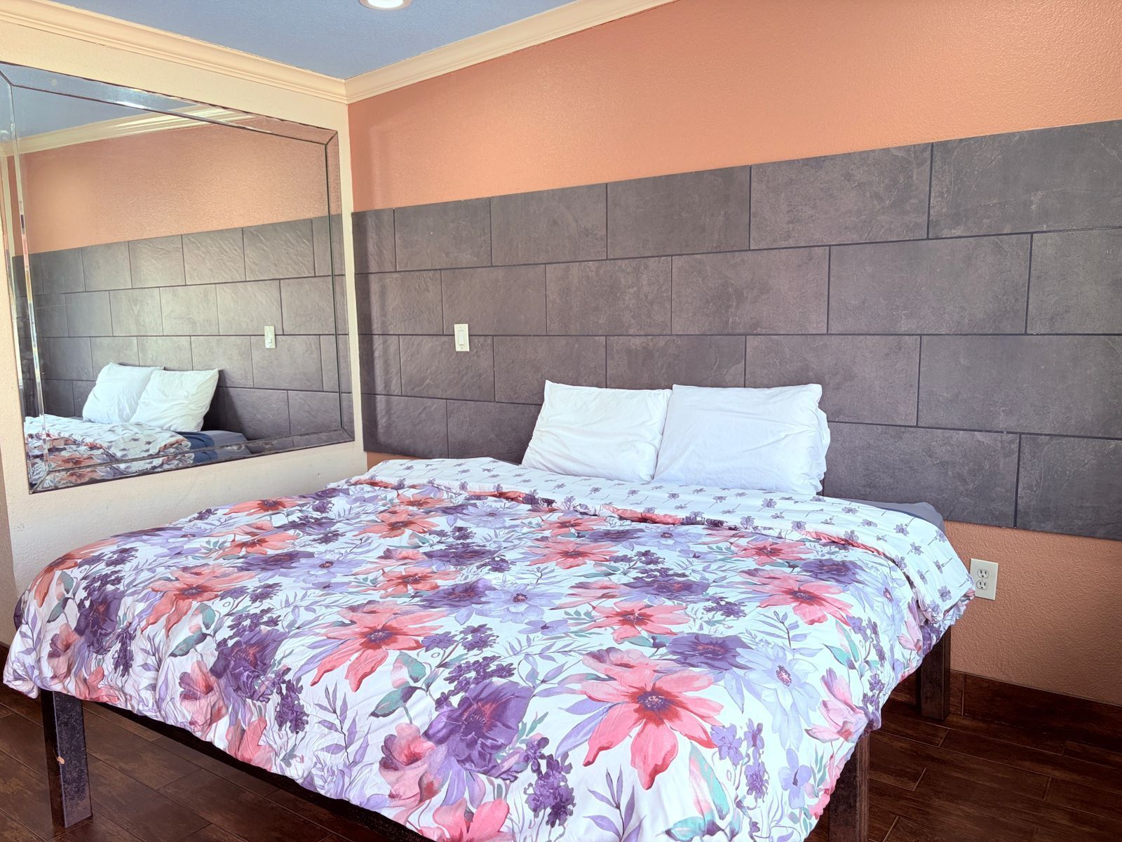 Bureau, Wi-Fi gratuit, draps fournis