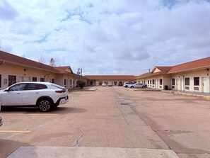 Free self-parking - Regency Inn Houston Near Hobby Airport (Houston)
