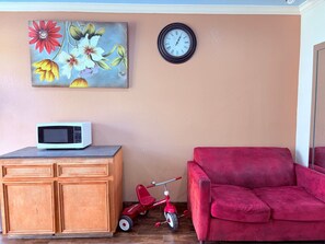 Lobby sitting area - Regency Inn Houston Near Hobby Airport (Houston)