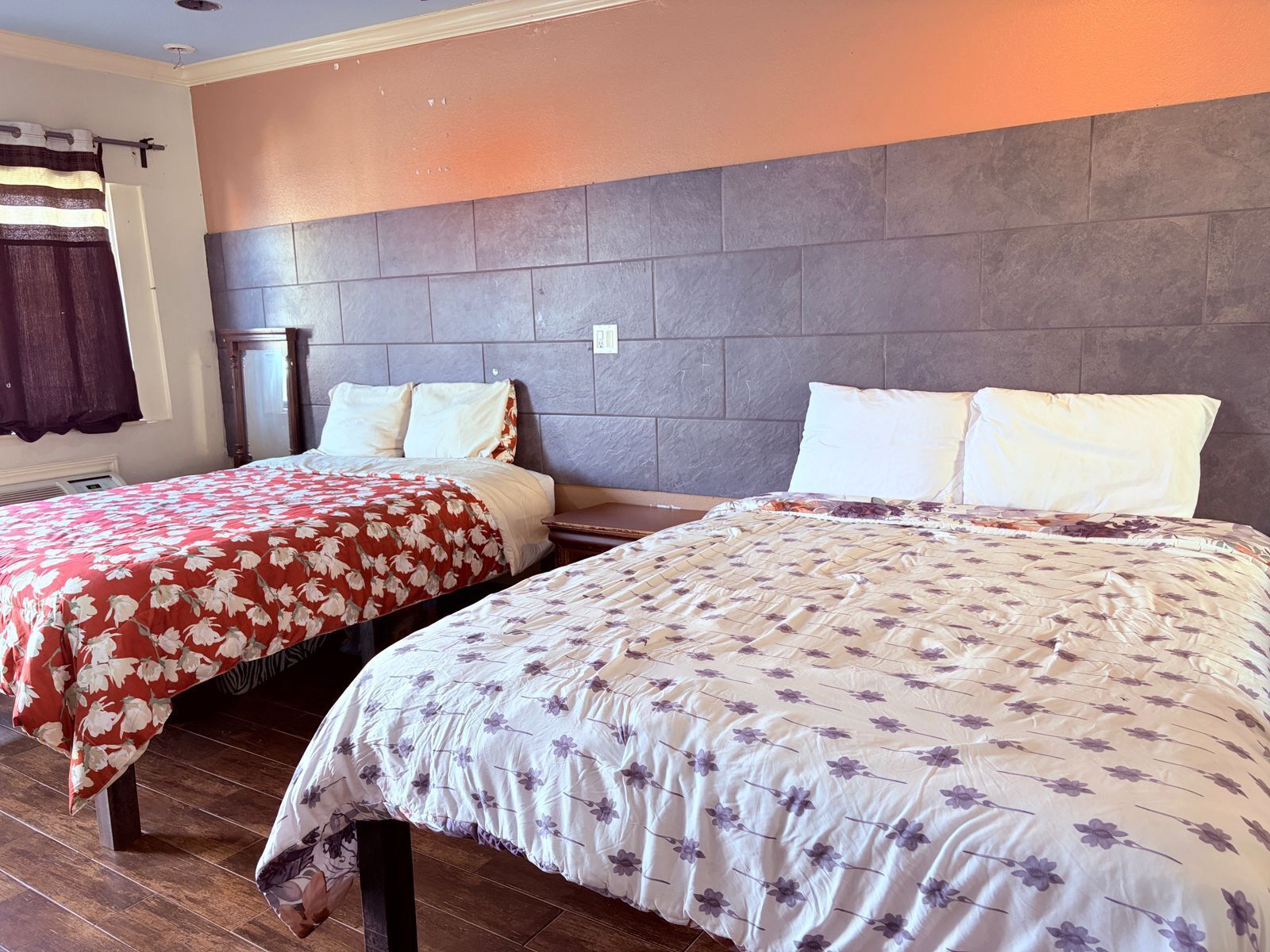 Bureau, Wi-Fi gratuit, draps fournis