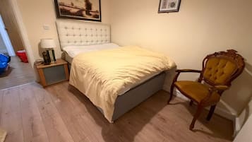 Compact Double Studio | Wi-Fi gratis dan seprai linen