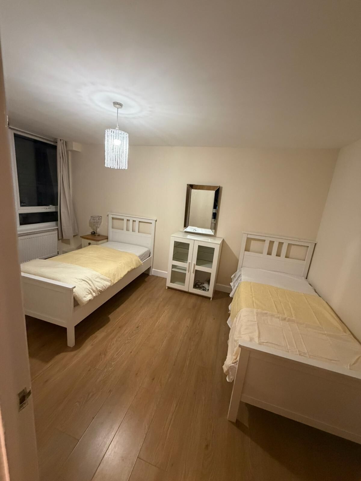 Standard Twin Room - Shared | Espaço de trabalho para notebook, Wi-Fi de cortesia, roupa de cama