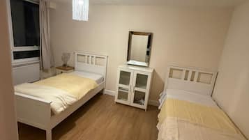 Standard Twin Room - Shared | Ruang kerja komputer riba, Wi-fi percuma, cadar katil