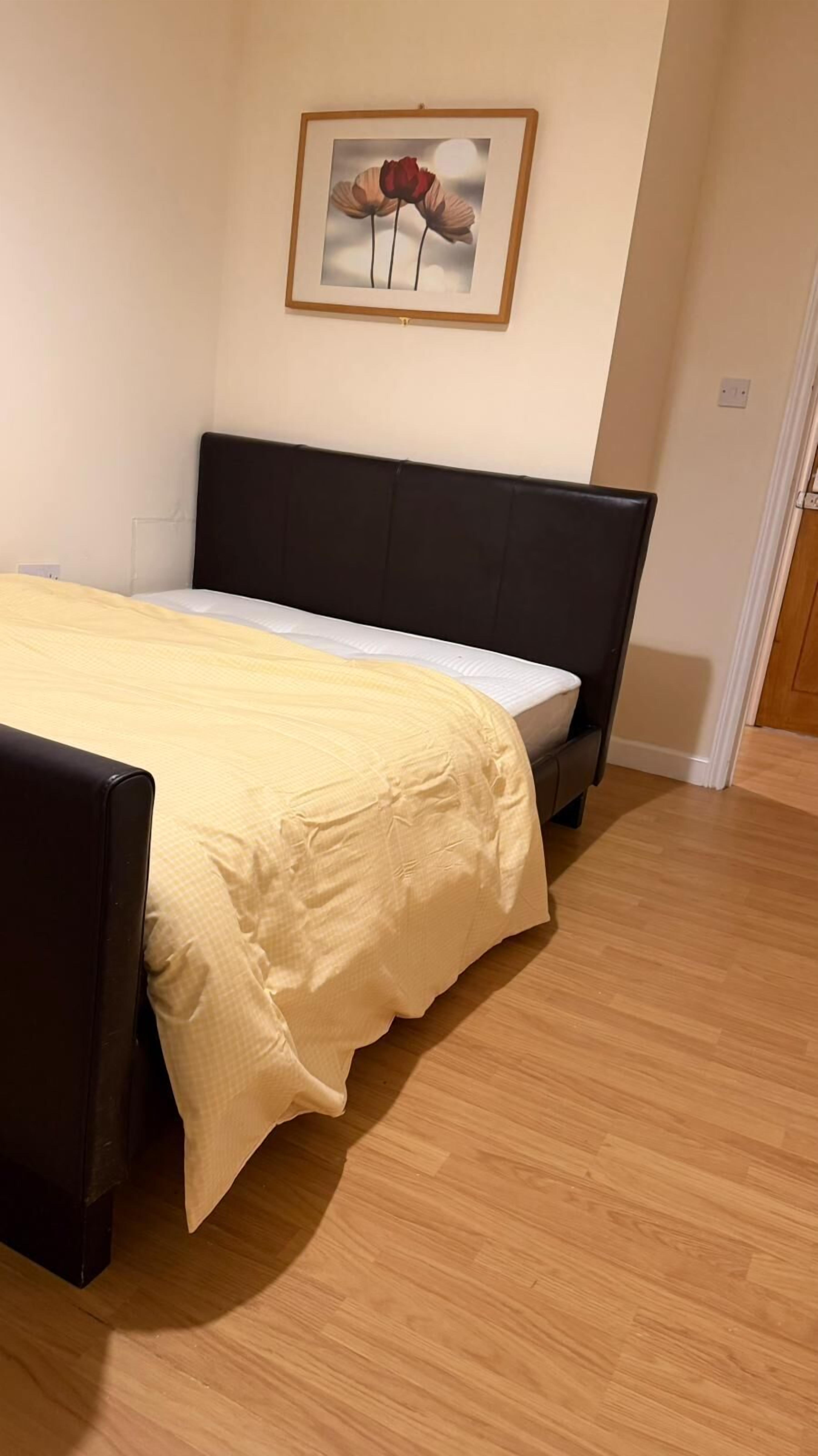 Standard Twin Room - Shared | مساحة عمل للكمبيوتر المحمول وواي فاي مجانًا وملاءات أسرّة