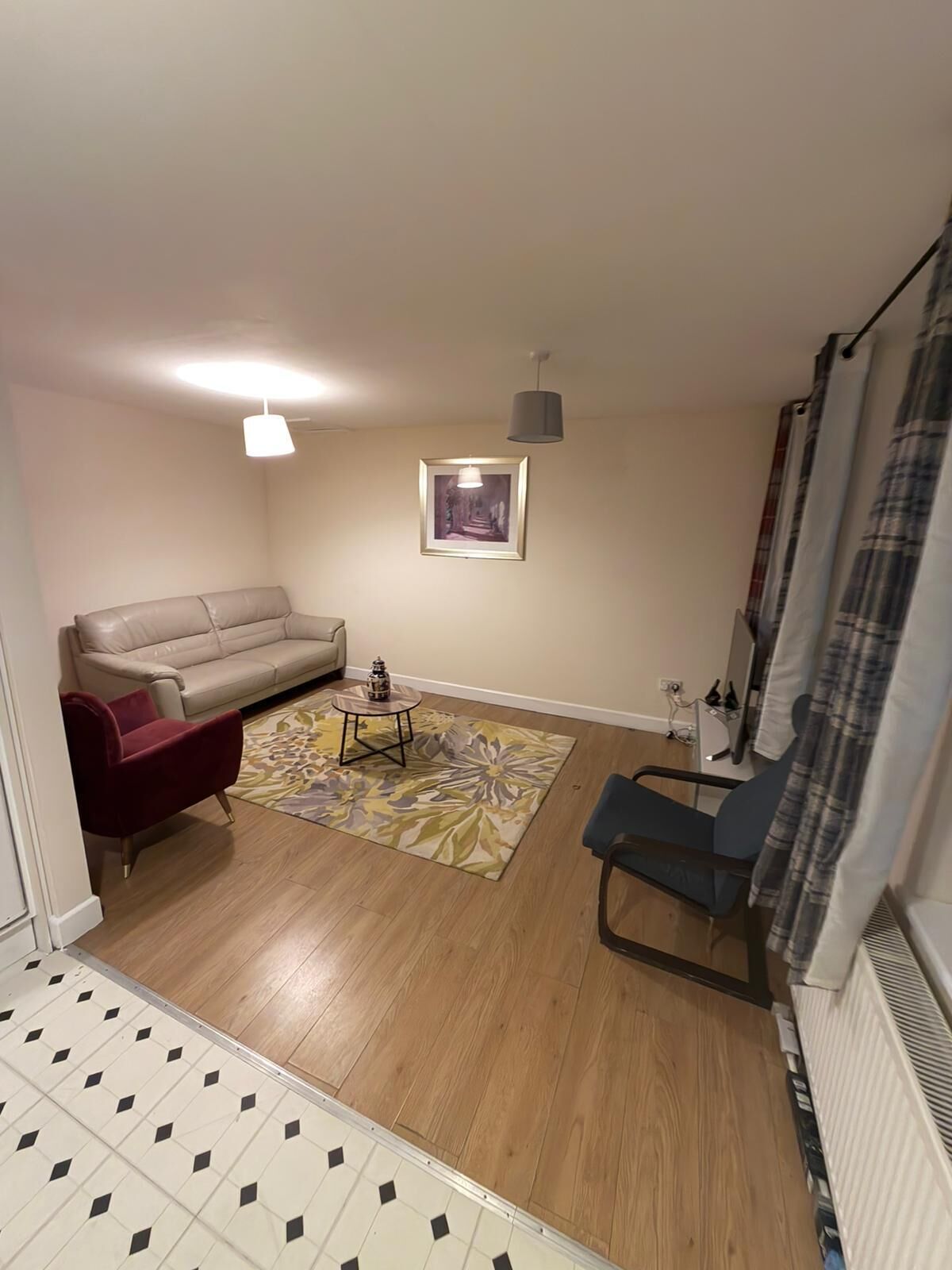 Compact Double Studio | Espace de travail pour ordinateur portable, Wi-Fi gratuit, draps fournis