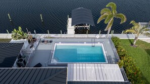 Luokittelematon kuva, 3 kautta 15, painike