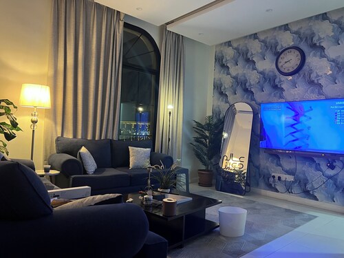 VIP VIEW OF JED - Private apartment 2 bedrooms + leaving room 65 SMART TV