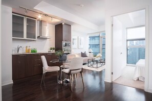 Elite-Suite, Mehrere Betten | Eigene Küche | Großer Kühlschrank, Mikrowelle, Ofen, Herdplatte