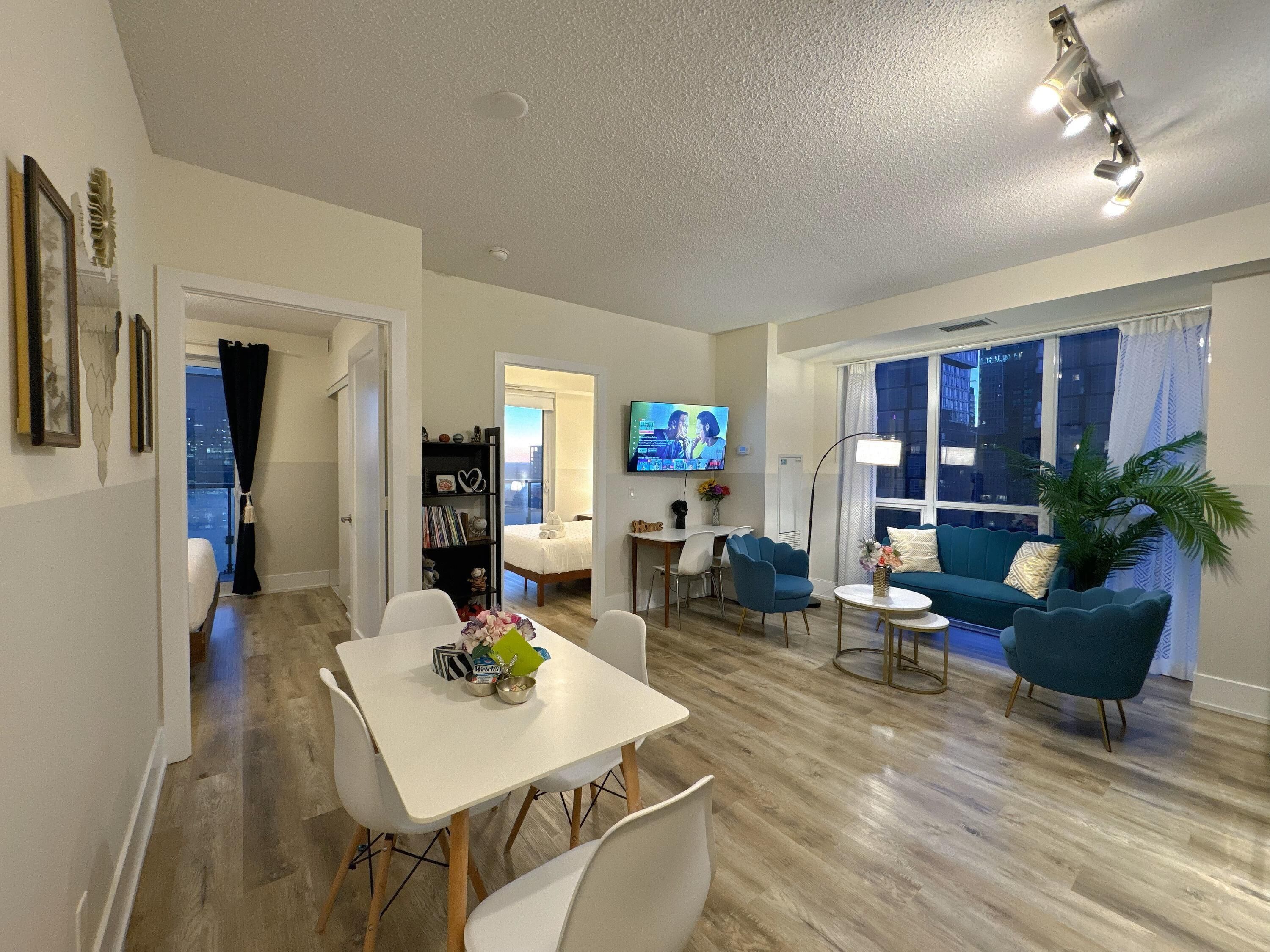 Suíte presidencial, 3 quartos | Área de estar | TV 65 polegadas com canais digitais