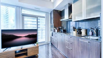 Comfort Suite, 1 Queen Bed | Room amenity