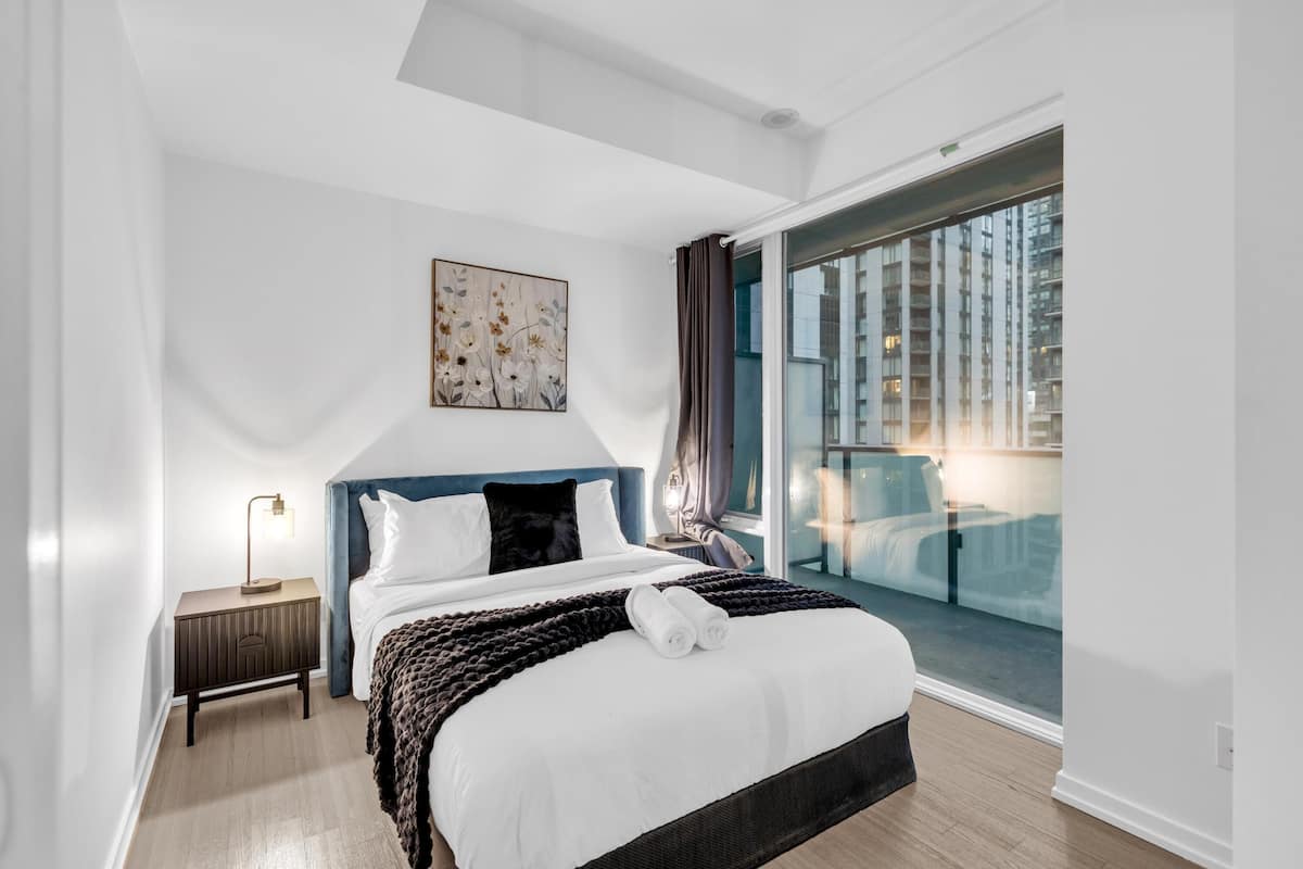 Suíte tradicional, várias camas | Cortinas blackout, ferros/tábuas de passar roupa, Wi-Fi de cortesia