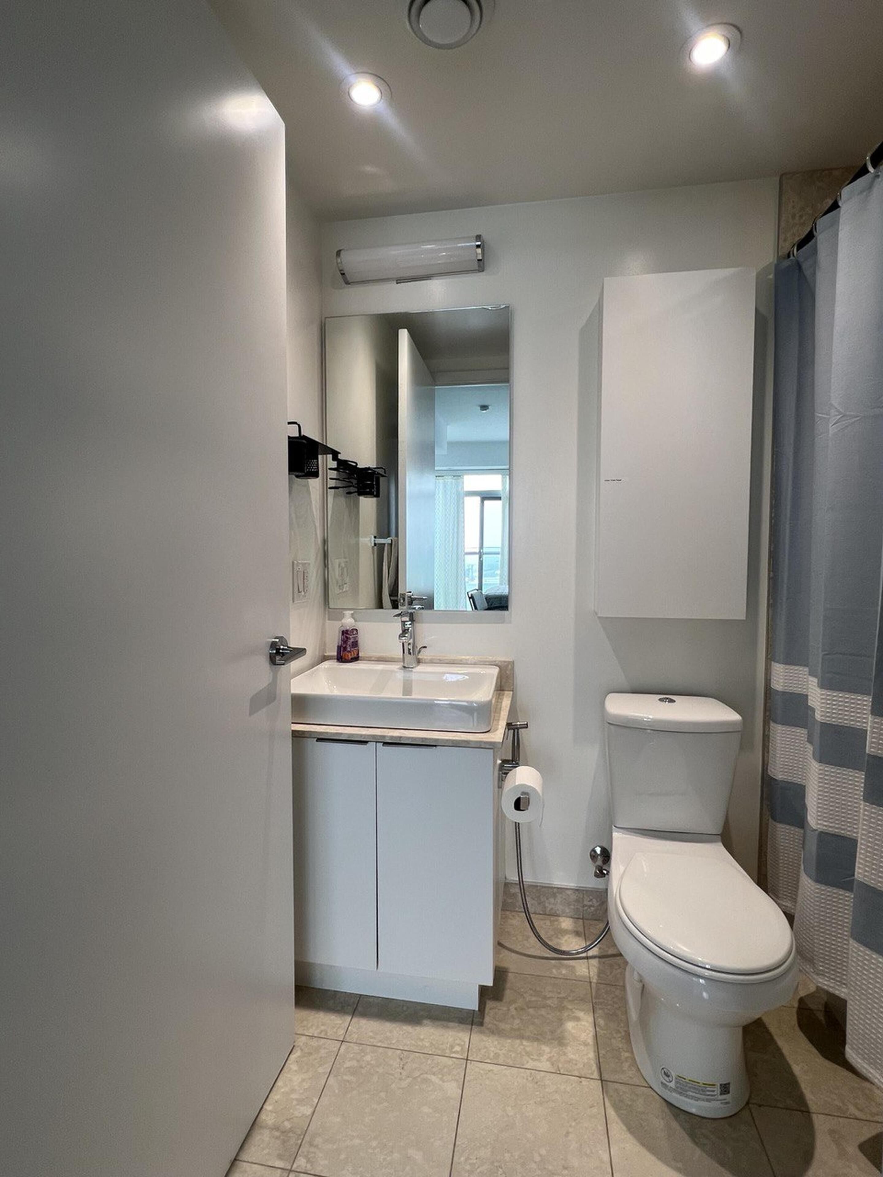 基本開放式套房, 1 張加大雙人床 | 浴室 | 免費梳洗用品、風筒、提供毛巾、番梘