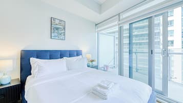 Suite Royal, Beberapa Tempat Tidur | Area keluarga | Televisi 65-inci dengan saluran TV digital