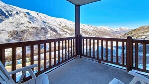 Property grounds - 100m from ski slopes, 1st floor, swimming pool, balcony, tv, ski locker, 50m², Les Menuires (Les Menuires)