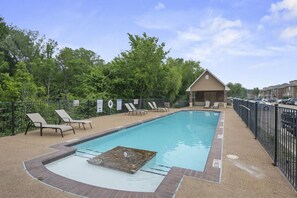 Pool - Touchdown Townhome-Close to Pool-2 Miles to A&M (College Station)