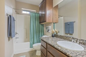 Bathroom - Touchdown Townhome-Close to Pool-2 Miles to A&M (College Station)