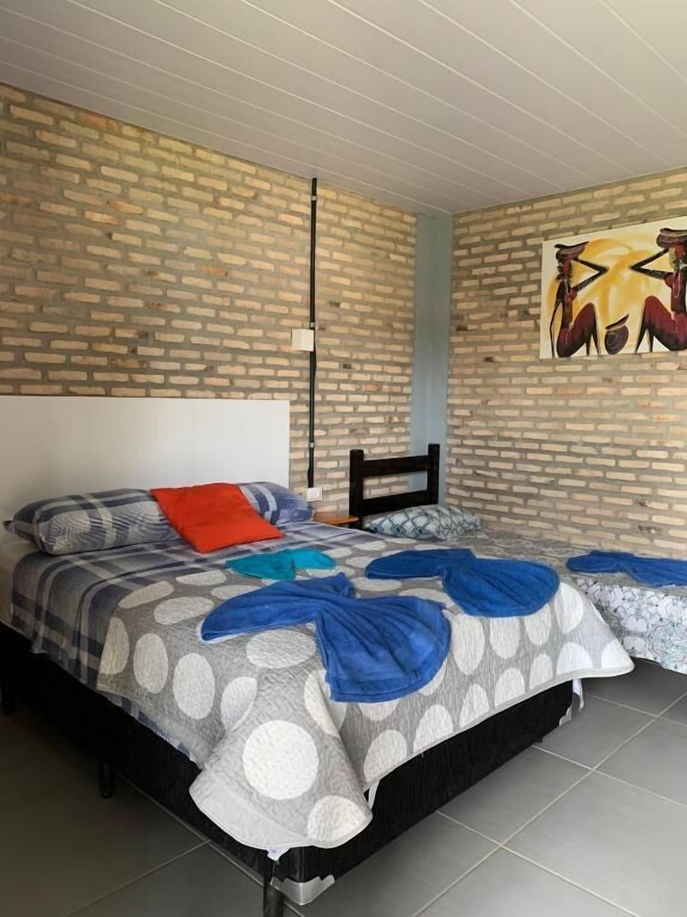 Kolmen hengen comfort-huone, parveke, näköala puutarhaan | Minibaari, ilmainen Wi-Fi, pääsy pyörätuolilla