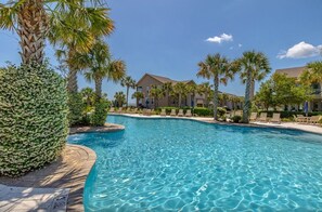 Outdoor pool - The Hive Cottage - Ocean & Pool Access (Jekyll Island)