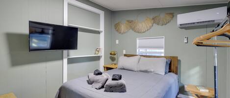 1 bedroom, iron/ironing board, internet, bed sheets