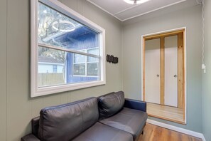 Interior - Steps to Orange Lake: Pet-Friendly Getaway! (Hawthorne)
