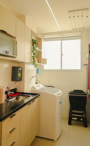 Apartment | Eigene Küche | Kochgeschirr/Geschirr/Besteck